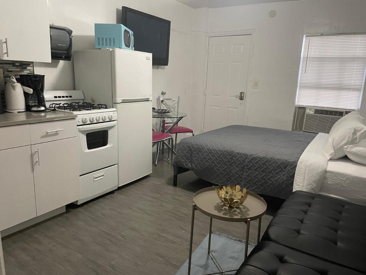 Trendy Studios In Hollywood Exterior photo
