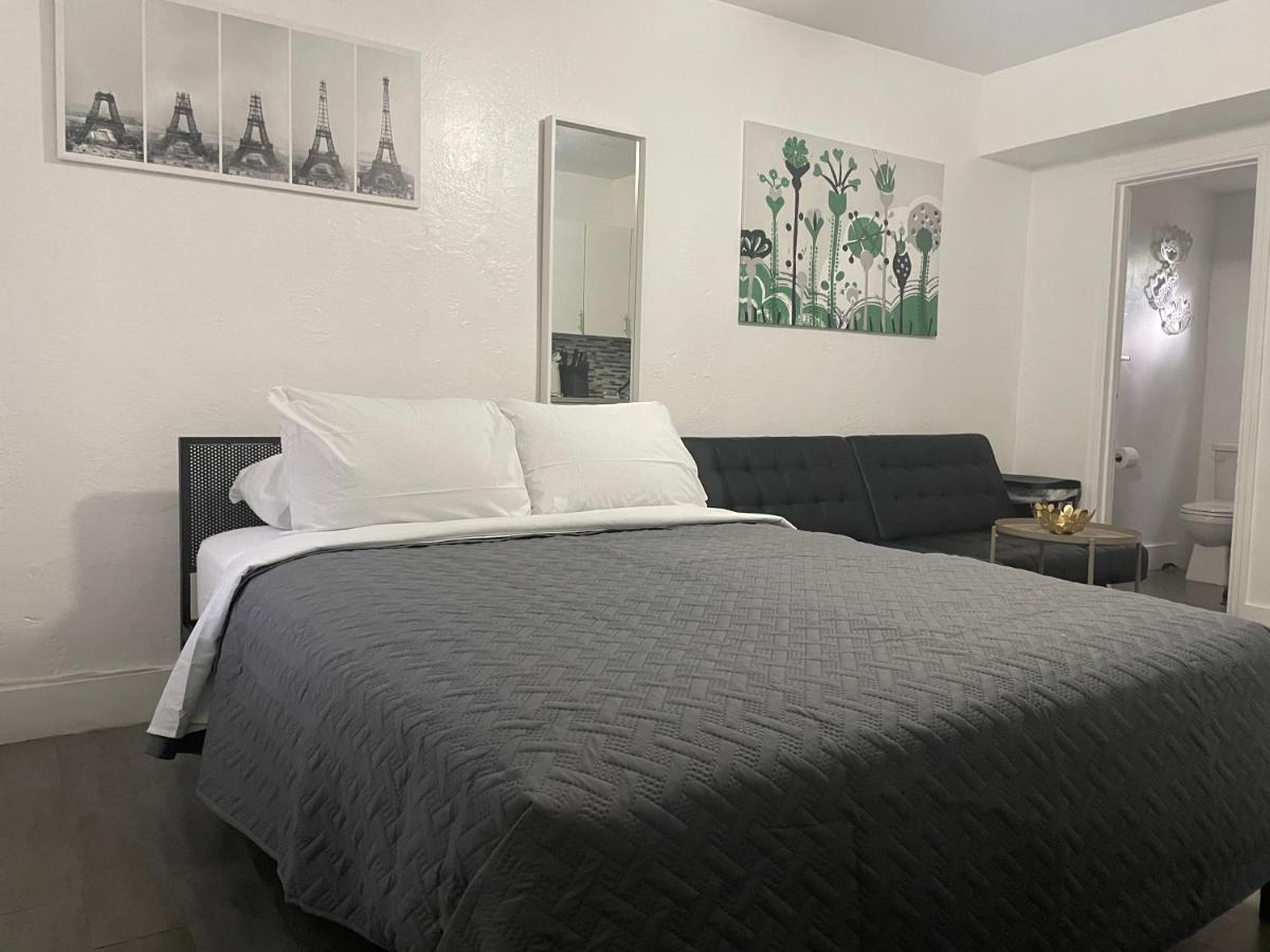 Trendy Studios In Hollywood Exterior photo