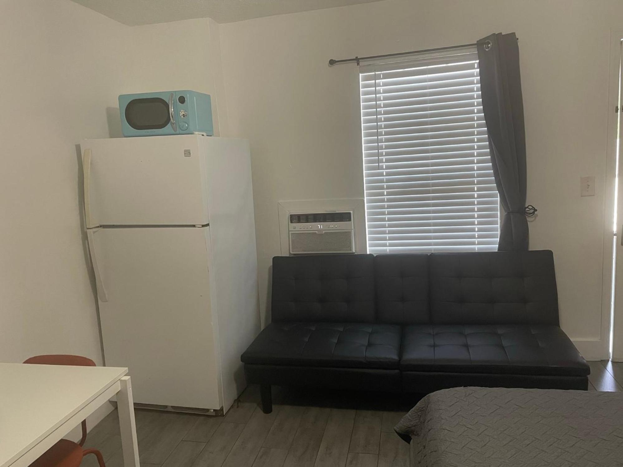 Trendy Studios In Hollywood Exterior photo